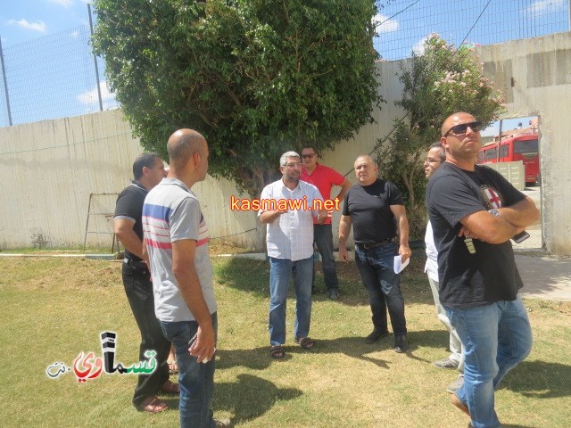 كفرقاسم : وعد .. فصدق القول والعمل ..  نحن هنا ونحن لها   المقاولون في زيارة ما قبل البدء باعمال الترميم في المعلب الشرقي السنتيتي